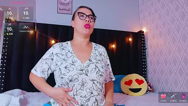 Snapshot of hotlatinateacher chatting on October 2025 07:29:01 AM hotlatinateacher online show from October 2025 07:29:01 AM