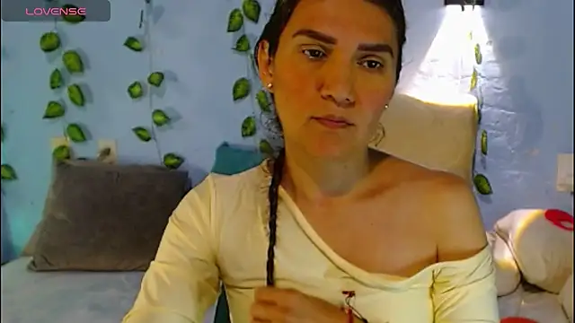 Snapshot of venus_swet_ chatting on April 2026 12:52:02 AM venus swet online show from April 2026 12:52:02 AM