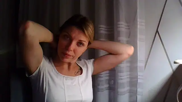 Snapshot of VelvetLove287 chatting on March 2025 07:42:02 PM VelvetLove287 online show from March 2025 07:42:02 PM