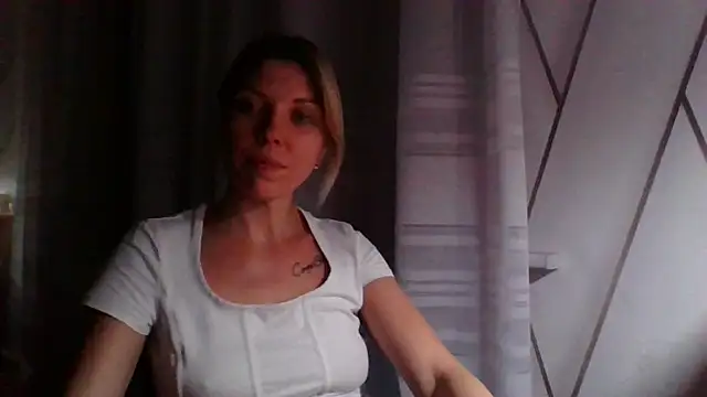 Snapshot of VelvetLove287 chatting on March 2025 07:43:02 PM VelvetLove287 online show from March 2025 07:43:02 PM