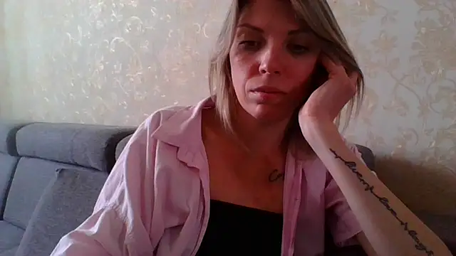 Snapshot of VelvetLove287 chatting on March 2025 03:03:02 PM VelvetLove287 online show from March 2025 03:03:02 PM