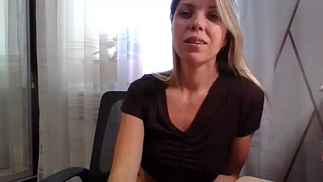 Snapshot of VelvetLove287 chatting on May 2026 06:32:02 AM VelvetLove287 online show from May 2026 06:32:02 AM