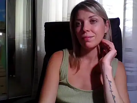 Snapshot of VelvetLove287 chatting on October 2025 02:29:01 PM VelvetLove287 online show from October 2025 02:29:01 PM