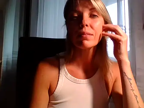 Snapshot of VelvetLove287 chatting on September 2025 07:59:01 AM VelvetLove287 online show from September 2025 07:59:01 AM