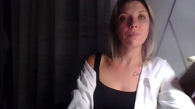 Snapshot of VelvetLove287 chatting on February 2025 07:42:01 PM VelvetLove287 online show from February 2025 07:42:01 PM