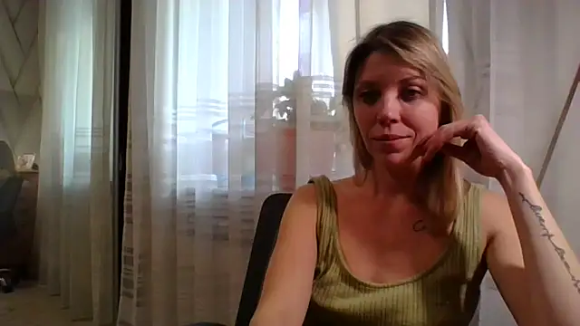 Snapshot of VelvetLove287 chatting on April 2026 04:19:01 PM VelvetLove287 online show from April 2026 04:19:01 PM