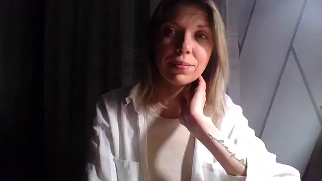 Snapshot of VelvetLove287 chatting on February 2025 07:44:01 PM VelvetLove287 online show from February 2025 07:44:01 PM
