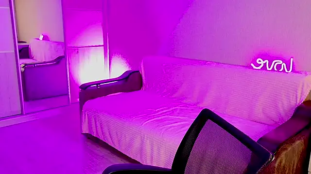 Snapshot of School_Love chatting on February 2025 01:05:01 PM School Love online show from February 2025 01:05:01 PM