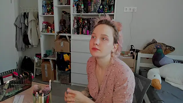 School Love online show from February 2026 07:06:02 AM