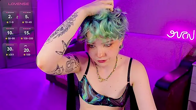 Snapshot of School_Love chatting on January 2025 04:15:01 PM School Love online show from January 2025 04:15:01 PM