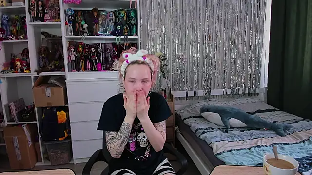 School Love online show from March 2026 07:10:01 AM