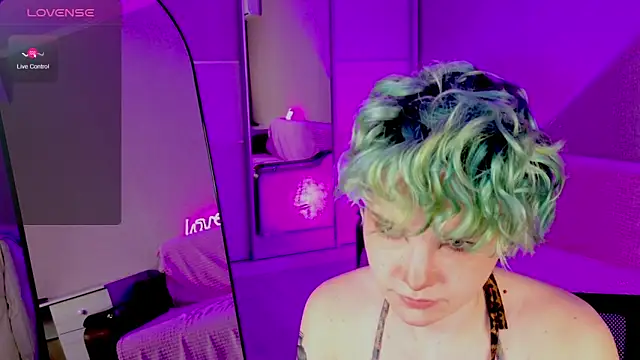 Snapshot of School_Love chatting on January 2025 01:11:01 PM School Love online show from January 2025 01:11:01 PM