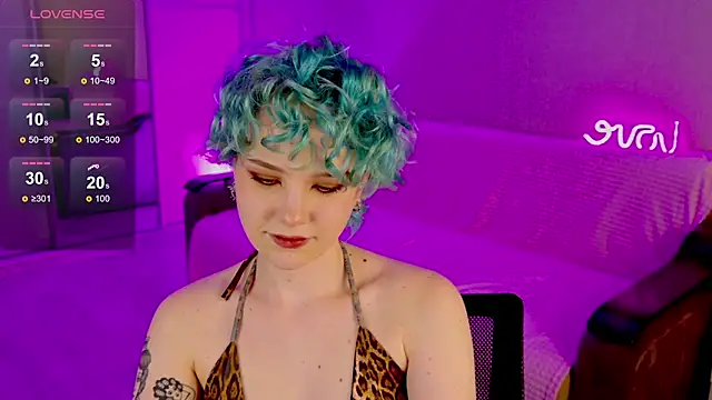 Snapshot of School_Love chatting on February 2025 01:08:01 PM School Love online show from February 2025 01:08:01 PM