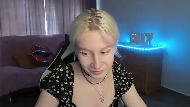 Snapshot of EnigmaSee chatting on July 2026 02:33:02 AM EnigmaSee online show from July 2026 02:33:02 AM