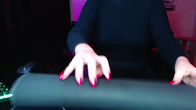 Fluffy Tiffy online show from November 2025 12:04:01 AM