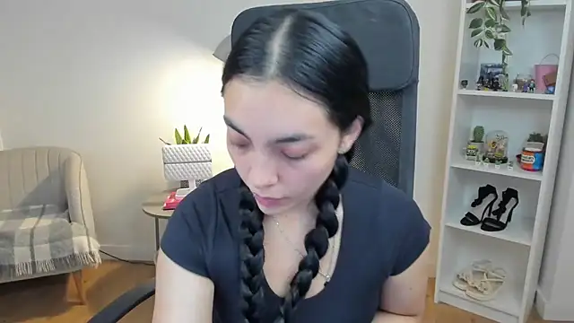 Snapshot of _BellaEvans_ chatting on May 2026 04:56:02 AM BellaEvans online show from May 2026 04:56:02 AM