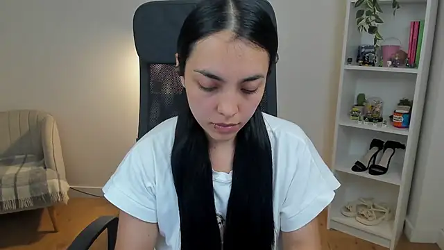Snapshot of _BellaEvans_ chatting on June 2026 04:50:02 AM BellaEvans online show from June 2026 04:50:02 AM