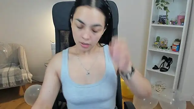 Snapshot of _BellaEvans_ chatting on May 2026 04:54:02 AM BellaEvans online show from May 2026 04:54:02 AM