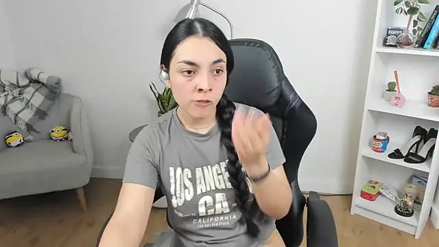 Snapshot of _BellaEvans_ chatting on March 2025 05:34:01 AM BellaEvans online show from March 2025 05:34:01 AM