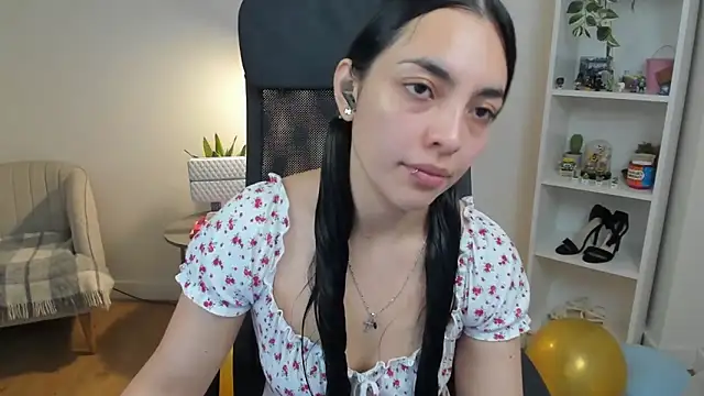 Snapshot of _BellaEvans_ chatting on May 2026 04:54:01 AM BellaEvans online show from May 2026 04:54:01 AM