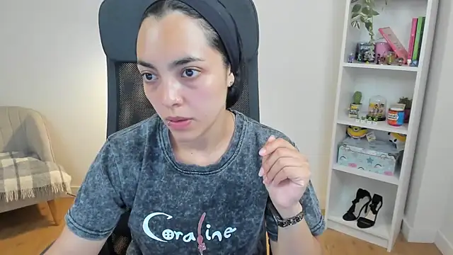 Snapshot of _BellaEvans_ chatting on June 2026 04:45:01 AM BellaEvans online show from June 2026 04:45:01 AM
