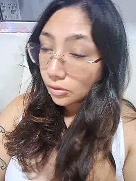 Mia Ruiz online show from November 2025 03:10:01 AM