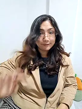 Mia Ruiz online show from November 2025 03:10:01 AM