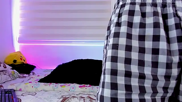 aldrinwhite online show from October 2025 05:03:02 PM