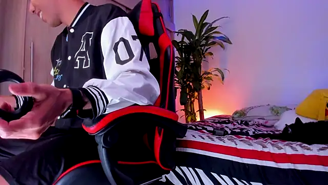 aldrinwhite online show from April 2026 10:43:01 PM