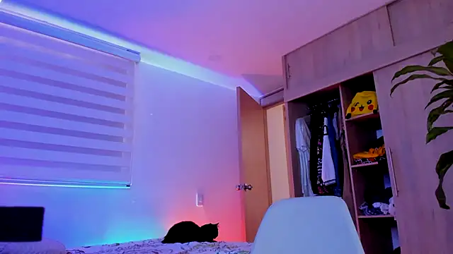 aldrinwhite online show from December 2025 04:30:01 PM