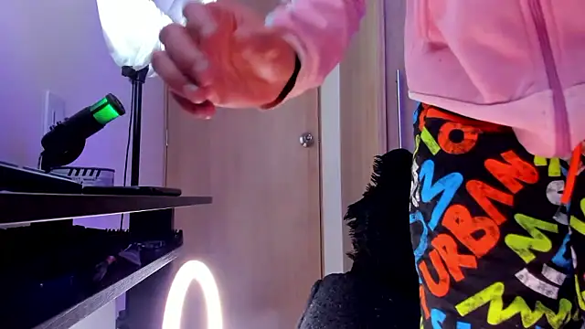 aldrinwhite online show from January 2026 05:11:02 AM