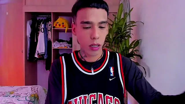 aldrinwhite online show from November 2025 05:35:01 PM