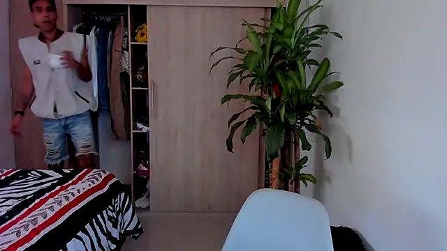 aldrinwhite online show from December 2025 06:19:01 PM