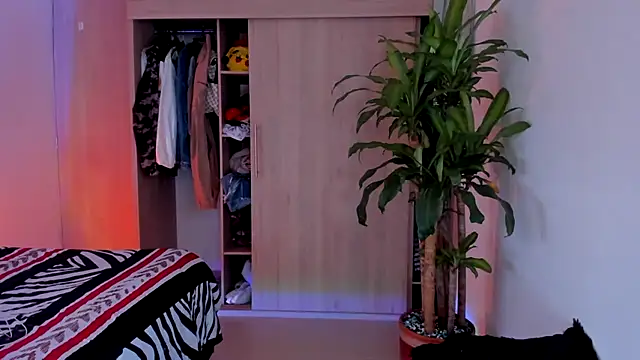 aldrinwhite online show from December 2025 04:08:01 PM