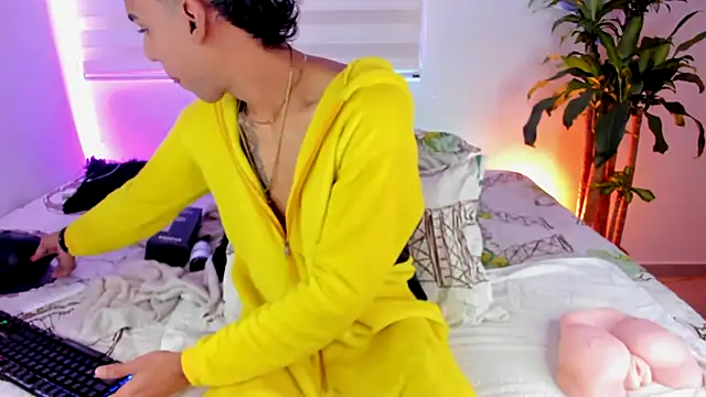 aldrinwhite online show from October 2025 05:02:02 PM