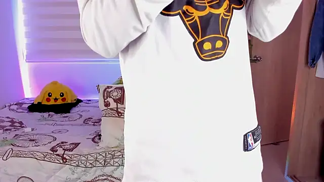 aldrinwhite online show from October 2025 05:46:01 PM