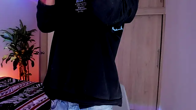 aldrinwhite online show from November 2025 06:55:01 PM