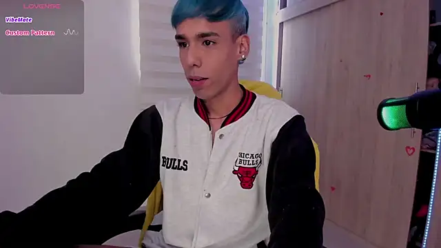 aldrinwhite online show from March 2025 07:04:01 PM