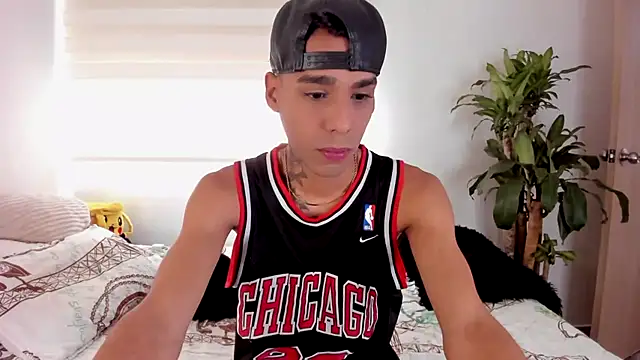 aldrinwhite online show from September 2025 08:30:02 PM