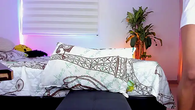 aldrinwhite online show from September 2025 06:01:01 PM