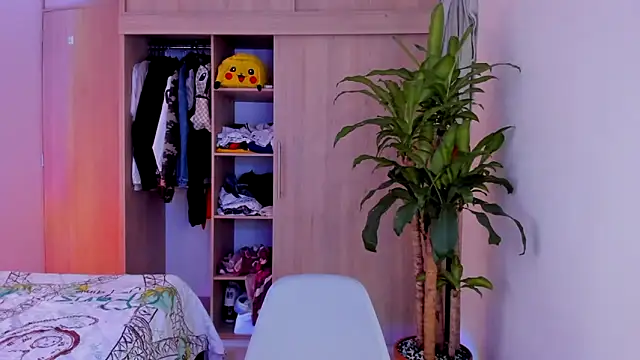 aldrinwhite online show from November 2025 06:12:01 PM