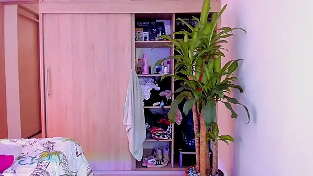 aldrinwhite online show from November 2025 01:43:02 PM