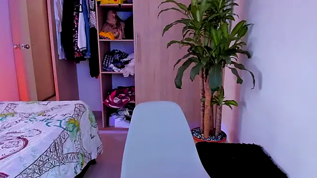 aldrinwhite online show from December 2025 04:28:02 PM