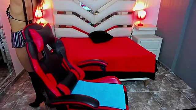 Snapshot of KateTompson_ chatting on November 2025 08:02:01 PM KateTompson online show from November 2025 08:02:01 PM