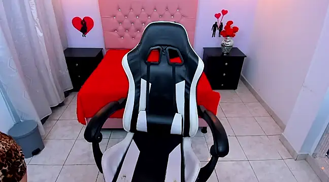 Snapshot of KateTompson_ chatting on March 2025 04:01:01 PM KateTompson online show from March 2025 04:01:01 PM