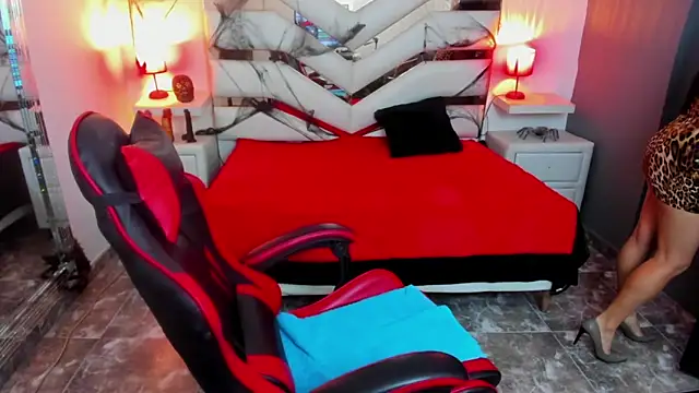 Snapshot of KateTompson_ chatting on October 2025 12:37:02 PM KateTompson online show from October 2025 12:37:02 PM