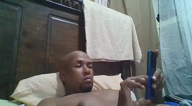 Snapshot of Frankie0880 chatting on January 2025 03:29:01 AM Frankie0880 online show from January 2025 03:29:01 AM