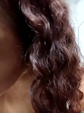 Snapshot of Mommy-Hot chatting on November 2025 05:45:02 PM Mommy-Hot online show from November 2025 05:45:02 PM