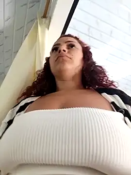 Snapshot of Mommy-Hot chatting on October 2025 01:11:01 PM Mommy-Hot online show from October 2025 01:11:01 PM