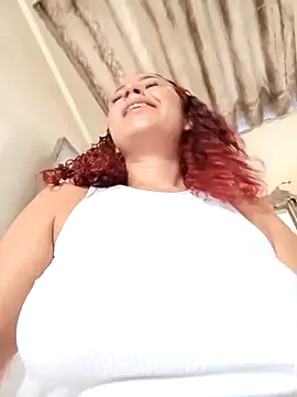 Snapshot of Mommy-Hot chatting on October 2025 02:51:02 PM Mommy-Hot online show from October 2025 02:51:02 PM